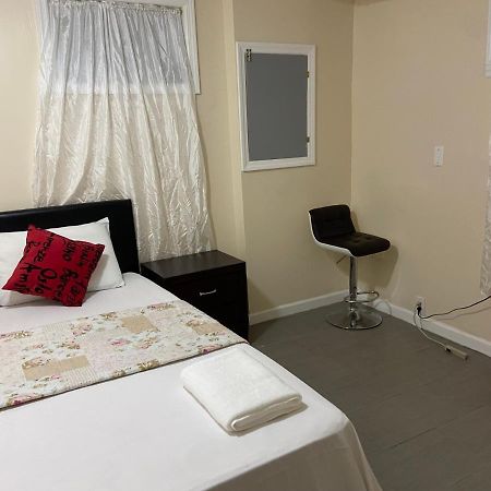 A Private Room In Queens New York Exterior photo